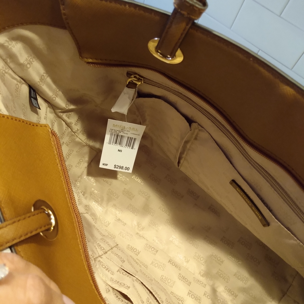 Mk purse - Picture 2 of 4